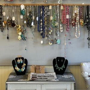 Live Show Listing 11:24-25